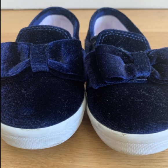 Girls navy velvet bow shoes size 6 - Picture 2 of 3